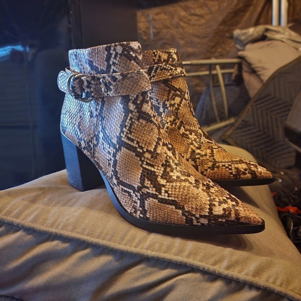Ankle booties snake print 10
